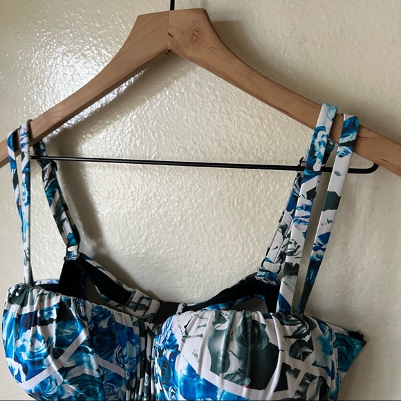 Robyn Lawley | Gothic Rose Underwire Bikini Top - Picture 3 of 6